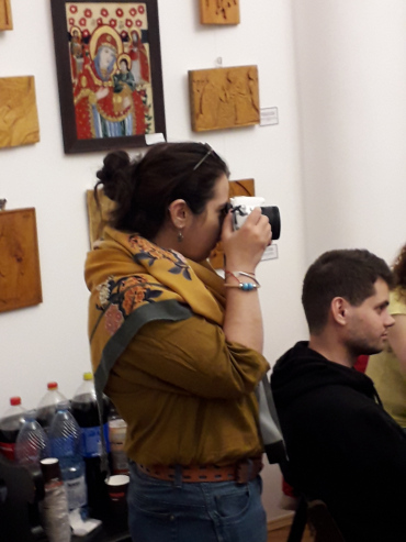 e008
